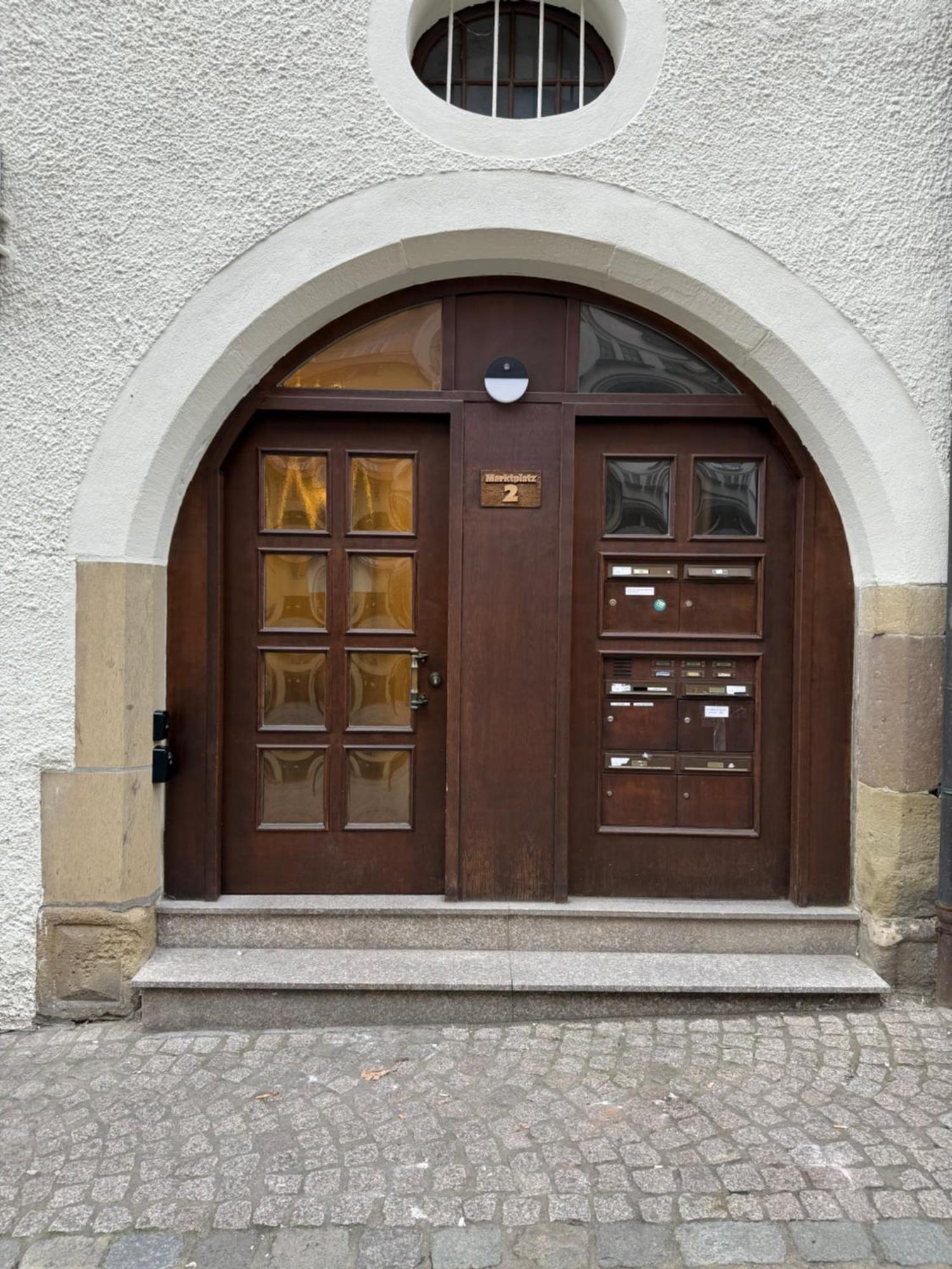 Stylisches Apartment Mit Grossem Tageslichbad Am Marktplatz Leonberg Exterior foto